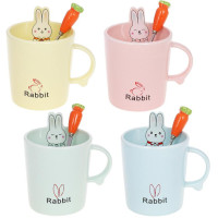 Кружка порцелянова Rabbit 380мл з кришкою і ложкою, 4 дизайни